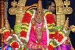 ஸ்ரீரங்கம் ரெங்கநாதர் கோவிலில் நம்பெருமாள் ஊஞ்சல் உற்சவம்