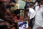 தேர்தல் வருகிறது., புறப்படுவோம் கோவிலுக்கும், மடத்திற்கும்.,