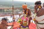 வேத மந்திரங்கள் முழங்க வேலாயுத சுவாமிக்கு கும்பாபிஷேகம்