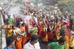 அங்காள ஈஸ்வரி கோயிலில் அக்னிசட்டி எடுத்து வழிபாடு