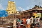 பக்தர்களுக்கு தடை : வெறிச்சோடிய ராமேஸ்வரம் கோயில்