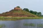 புகழ்பெற்ற புத்த ஸ்தூபியை சூழ்ந்த வெள்ள நீர்
