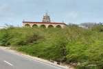 தனுஷ்கோடி ராமர் கோவிலில் முள் மரங்கள்