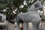 தஞ்சை கோவிலுக்கு, திருமுருகன்பூண்டியில் யானை, குதிரை சிற்பம்