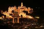 மைசூரு தசரா விழா துவக்கம்: மின் விளக்கில் ஜொலித்த அரண்மனை