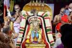 திருப்பதி பிரம்மோற்சவம் : சின்ன சேஷ வாகனத்தில் மலையப்ப ஸ்வாமி