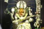 சரஸ்வதி பூஜை, ஆயுதபூஜை கோலாகலம்: வீடு, கோவில்களில் சிறப்பு வழிபாடு