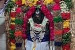 தொடர் விடுமுறை: திங்களூர் சந்திரன் கோவிலில் குவிந்த பக்தர்கள்
