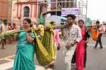திருவண்ணாமலையில் கரும்பு தொட்டில் சுமந்து தம்பதி நேர்த்திக்கடன்