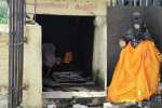 அம்பை கோயிலில் அகஸ்தியர் சிலை பெயர்ப்பு