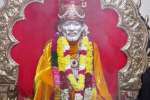 ஆங்கில புத்தாண்டை வரவேற்று சீரடி சாய்பாபா கோவிலில் சிறப்பு பூஜை