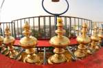 வடபழநி ஆண்டவர் கோவில் கும்பாபிஷேம்: ராஜகோபுரத்தில் தங்கக் கலசங்கள் பொருத்தப்பட்டன