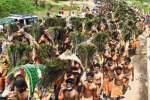 பழநியில் காவடிகளுடன் குவிந்த எடப்பாடி பக்தர்கள்