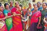பசு மாட்டுக்கு வளைகாப்பு விழா !