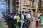 திருக்கோஷ்டியூரில் தெப்ப உற்ஸவம் முடிந்தும் குறையாத பக்தர்கள்