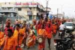 பங்குனி உத்திரத்தை முன்னிட்டு பழனிக்கு பக்தர்கள் பாதயாத்திரை