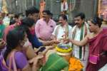 காளஹஸ்தி சிவன் கோயிலில் பக்தர்களுக்கு தீர்த்த பிரசாதம்: மீண்டும் துவக்கம்