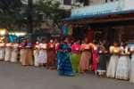 தேக்கடி தேவி கோயில் சித்திரை திருவிழா : தமிழக- கேரள பக்தர்கள் இணைந்து கொண்டாடினர்
