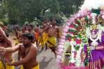 ராமலிங்க சவுண்டம்மன் கோவில் விழா : கரகம் எடுத்து, உடலில் கத்தி போட்டு வந்த பக்தர்கள்