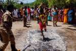 மாடக்கோட்டை முனீஸ்வரர் கோயிலில் பூக்குழி விழா