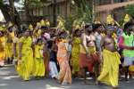 ரேணுகாதேவி மாரியம்மன் கோயிலில் பால்குட ஊர்வலம்