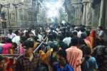 ராமேஸ்வரம் கோயிலில் குவிந்த பக்தர்கள் நீராட முடியாமல் திணறல்