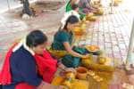 உத்தரகோசமங்கை வராகி கோயிலில் மஞ்சள் அரைத்து பெண்கள் நேர்த்திக்கடன்