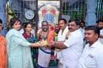 வரசித்தி விநாயகர் கோயிலுக்கு வெள்ளி குத்துவிளக்கு காணிக்கை