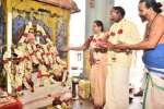 திருக்கடையூர் கோவிலில் இஸ்ரோ முன்னாள் தலைவர் வழிபாடு