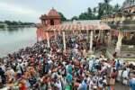 திருவையாறில் மகாளய அமாவாசை : காவேரி ஆற்றில் ஏராளமானோர் புனித நீராடினர்