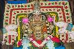 நவராத்திரி ஆறாம் நாள் : கெஜலெட்சுமி அலங்காரத்தில் தஞ்சை பெரியநாயகி
