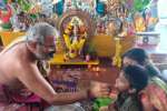 கூடலூர் கோவில்களில் வித்யாரம்பம்: குழந்தைகள் எழுத்து துவங்கினர்