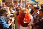 பத்ரிநாத் கோயிலில் முகேஷ் அம்பானி சாமி தரிசனம்: ரூ. 5 கோடி நன்கொடை