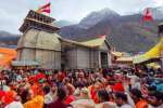 உத்தரகாண்ட், பத்ரிநாத் கோயிலில் குவிந்த பக்தர்கள்