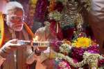 அயோத்தியில் ராமர் கோயிலில் மோடி வழிபாடு