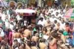 மயிலாடுதுறை காவிரி துலாக்கட்டத்தில் கடைமுக தீர்த்தவாரி: குவிந்த பக்தர்கள்