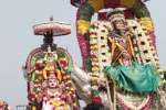 ஐப்பசி கடை முழுக்கு சுவாமிகள் மணிமுத்தாறில் தீர்த்தவாரி