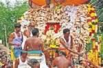 சீனிவாச பெருமாள் சுவாமிக்கு பண மாலை சாற்றி நேர்த்திக்கடன்