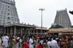 அருணாசலேஸ்வரர் கோவிலில் தரிசனம் செய்ய குவிந்த பக்தர்கள்