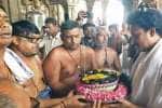 திருச்செந்துார் முருகன் கோவிலில் அமைச்சர் அன்பில் மகேஷ் சுவாமி தரிசனம்