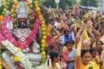 சிவகங்கை வீரமாகாளி அம்மன் கோயிலில் பக்தர்கள் பால்குடம் நேர்த்திக்கடன்