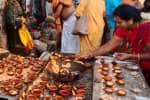 ஆடி முதல் நாள்: கோயில்களில் விளக்கேற்றி பக்தர்கள் வழிபாடு