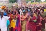 ஆடிச்செவ்வாய்; முத்துமாரியம்மன் கோயிலில் பால்குடம், முளைப்பாரி பக்தர்கள் வழிபாடு