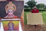 அக்பர் மொமின் வரைந்த அனுமார் ஓவியத்தின் பிம்பத்தில் தெரியும் ராமர்: வைரல்