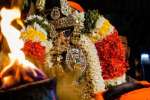 ஸ்ரீரங்கம் ரங்கநாதர் பகல் பத்து எட்டாம் நாள்;  மஞ்சள் பட்டு உடுத்தி நம்பெருமாள் காட்சி