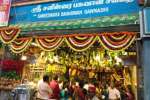 திருநள்ளாறு தர்பாரண்யேஸ்வரர் கோயிலில் சனிப்பெயர்ச்சி விழா; வெளிநாட்டு மலர்களால் அலங்காரம்