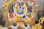 குடும்பத்துடன் சனீஸ்வர பகவான் காட்சி தரும் திருநறையூர் கோவிலில் சனிபெயர்ச்சி விழா
