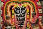 சனிப்பெயர்ச்சி; யந்திர வடிவில் அருள்பாலித்த சனீஸ்வரன்.. பக்தர்கள் பரவசம்