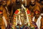 ஸ்ரீரங்கத்தில் நாச்சியார் திருக்கோலத்தில் நம்பெருமாள் புறப்பாடு; பக்தர்கள் பரவசம்