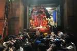 சீர்காழி தாடாளன் பெருமாள் கோவில் சொர்க்கவாசல் திறப்பு; பெருமாள் பாத தரிசனம் கண்டு பக்தர்கள் பரவசம்